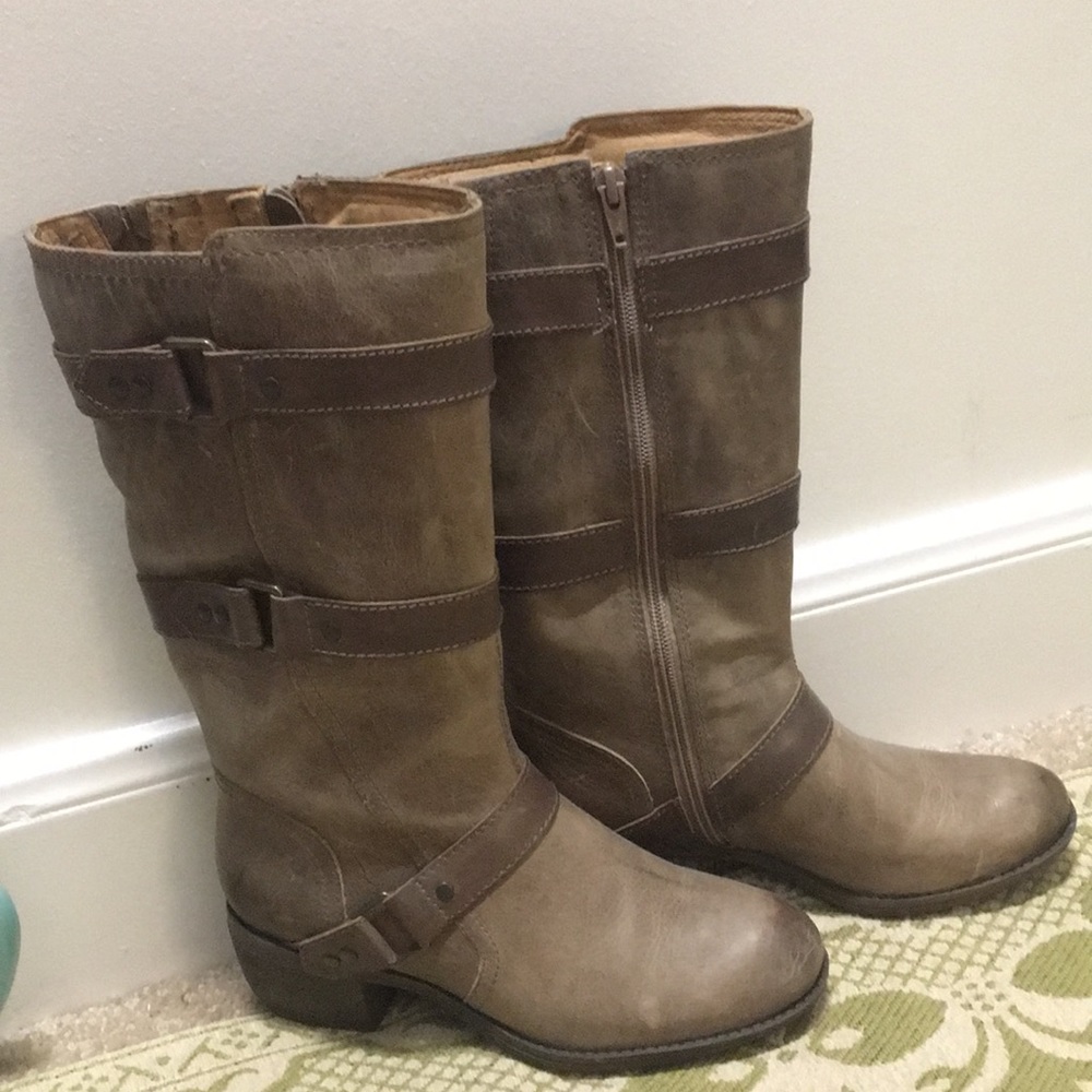 Boots, size 6
